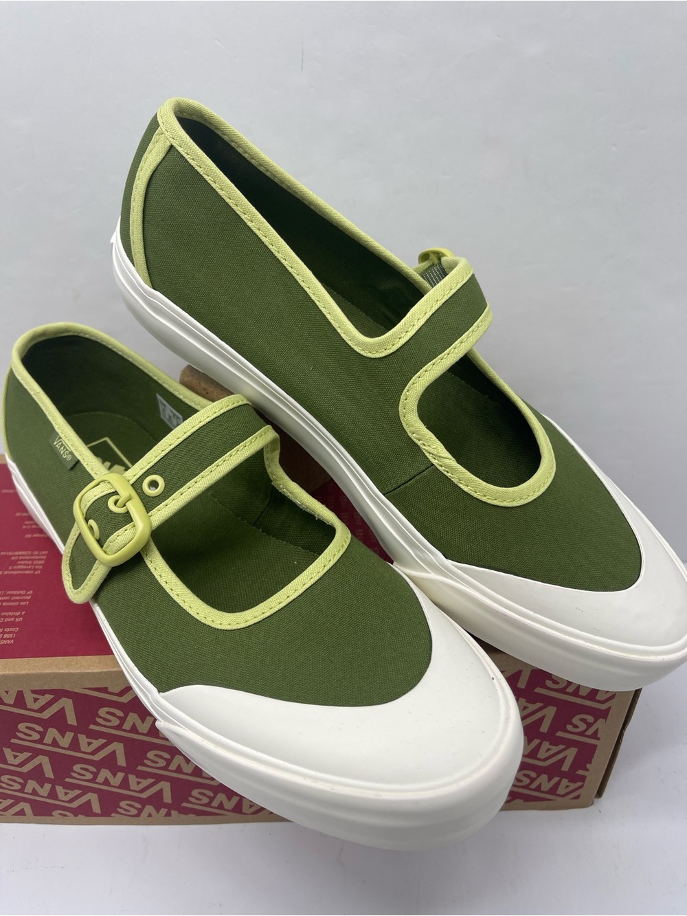 Vans WMNS Sz 8.5 Mary Jane Ballerina Green
VN000CRRCX1 Sandals Sneakers - Picture 8 of 16